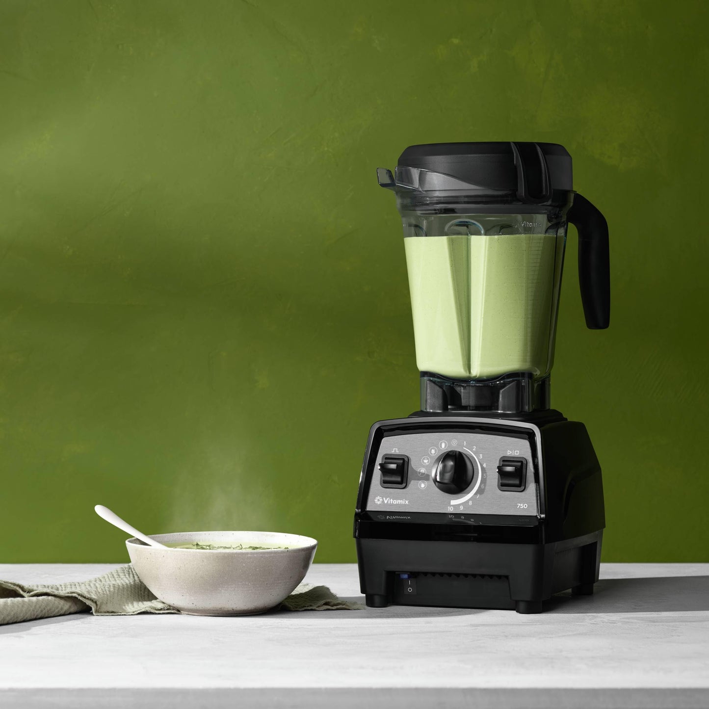 Vitamix Propel Series 750 Blender with Four Blending Programs, Self-Cleaning Program, Professional-Grade Blender for Smoothies, Soups and More, Stainless-Steel Blades, 64 Oz Container, White