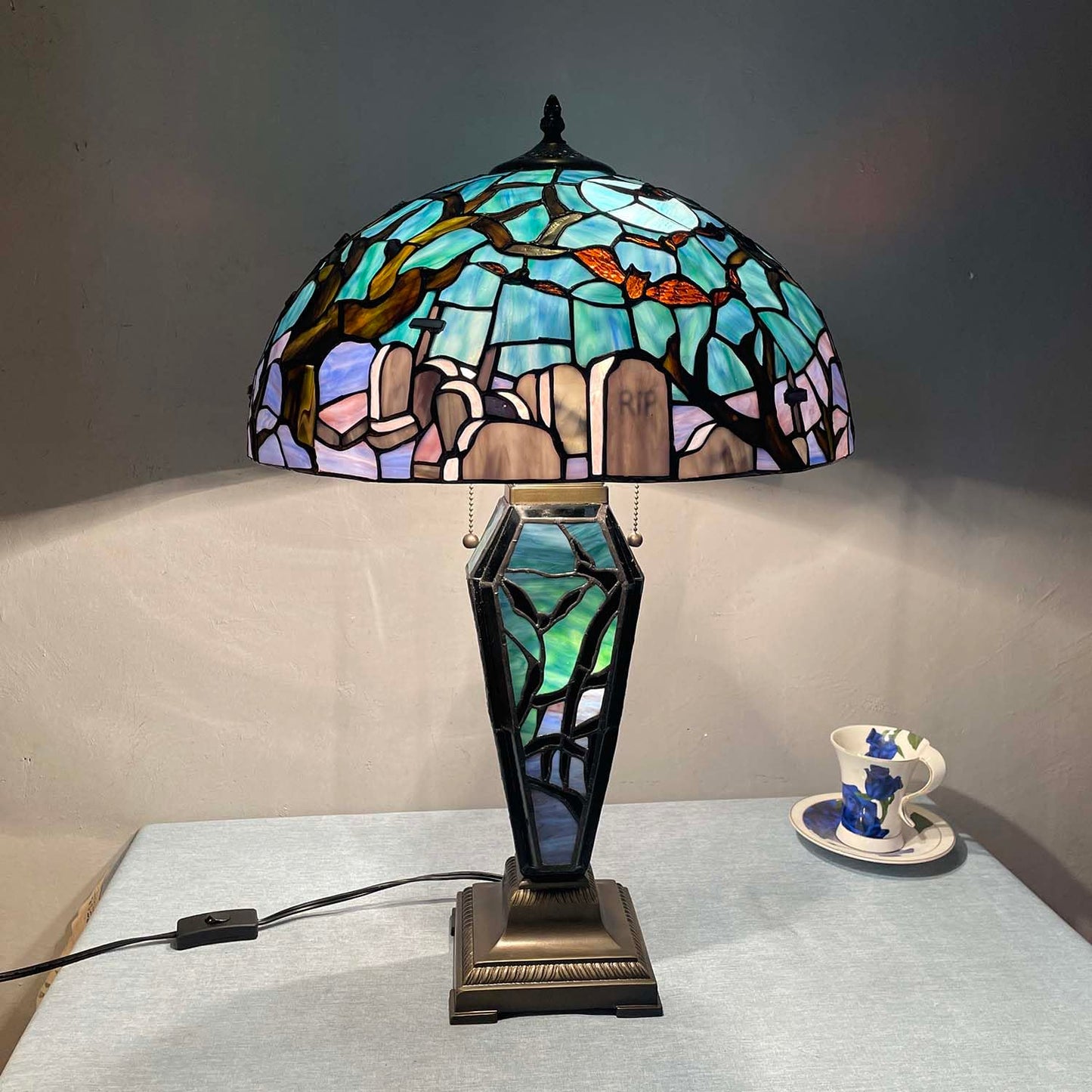 Bieye L13005 Tiffany-Style Stained Glass Table Lamp - Gothic Graveyard Night Scene with Bats, and Coffin-Shaped Base (Dark Green, 16Wx26H inch)