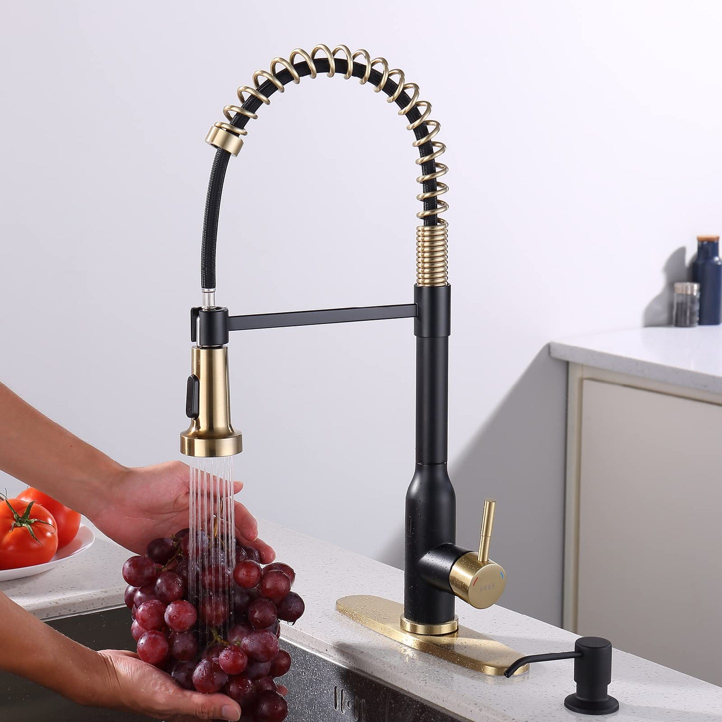 Touchless Kitchen Faucet ， KEER Smart Motion Sensor Hands Free Single Handle Spring Kitchen Sink Faucet with Pull Down Sprayer,Matte Black Gold