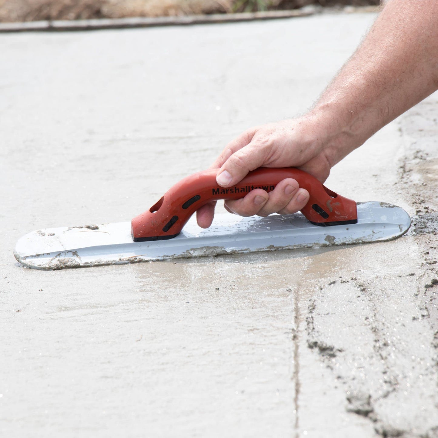 MARSHALLTOWN Round End Magnesium Hand Float, 16 Inch x 3-1/8 Inch, Standard DuraSoft Handle, Eliminates Float Marks, Provides Smooth Finish, Made in The USA, Concrete Float, 143D