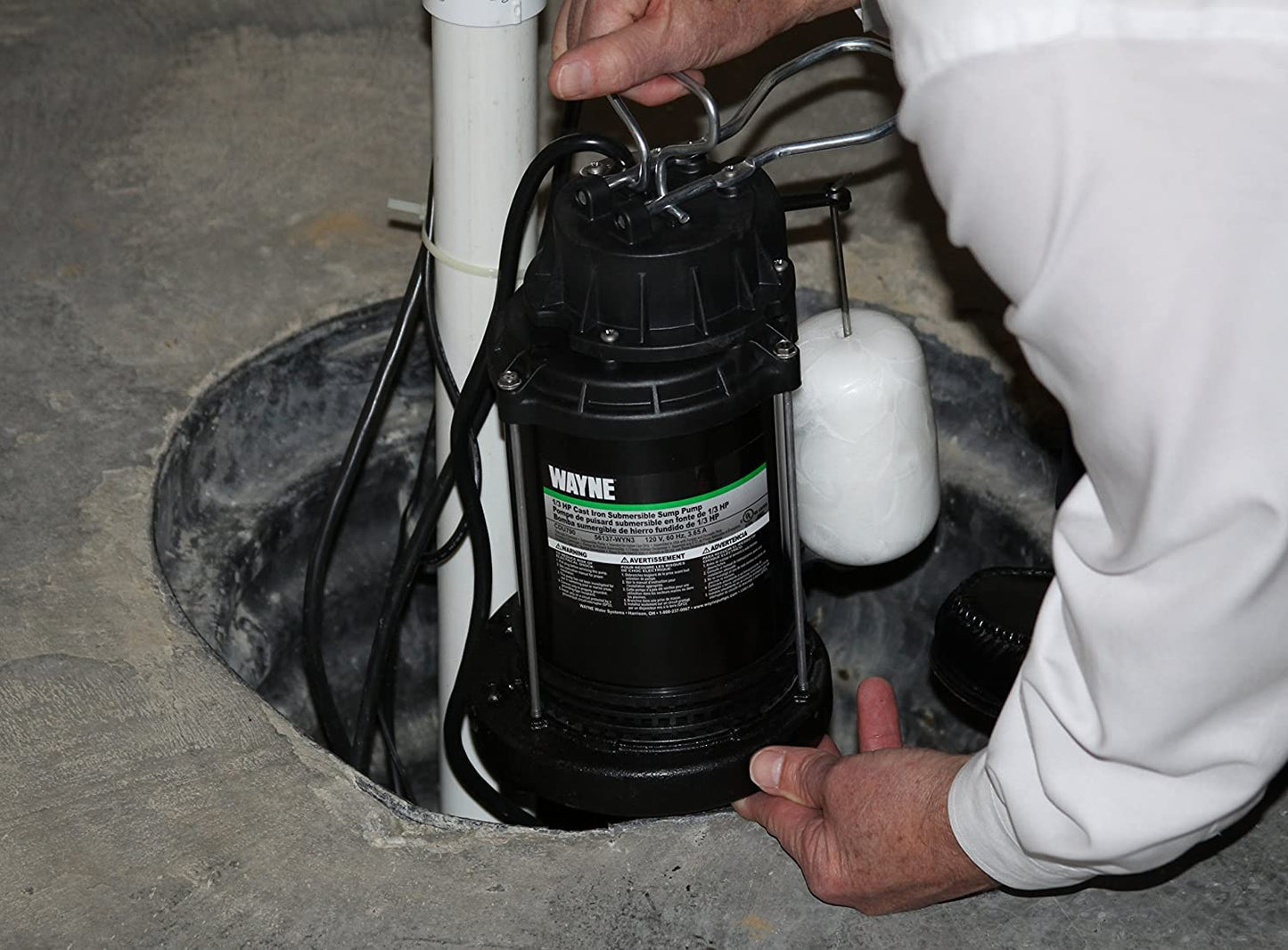 WAYNE CDU790-1/3 HP Submersible Cast Iron and Stainless Steel Sump Pump with Integrated Vertical Float Switch - Up to 4,600 Gallons Per Hour - Heavy Duty Basement Sump Pump, Black