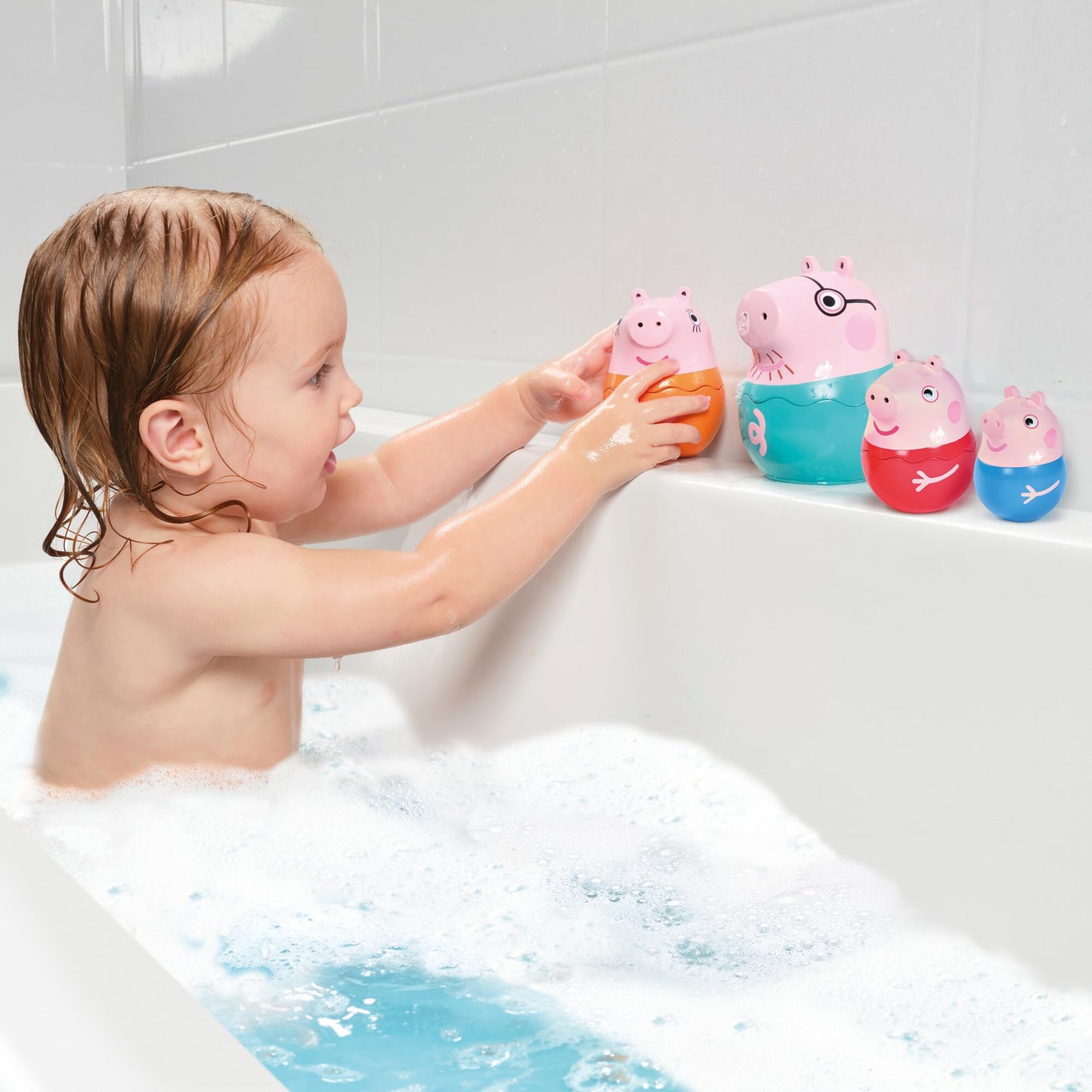 TOMY Toomies Peppa Pig - Peppa’s Nesting Family - Includes Peppa Pig, Mummy Pig, Daddy Pig and George - Nesting, Sorting & Pouring Toy - Ages 18 Months and Up