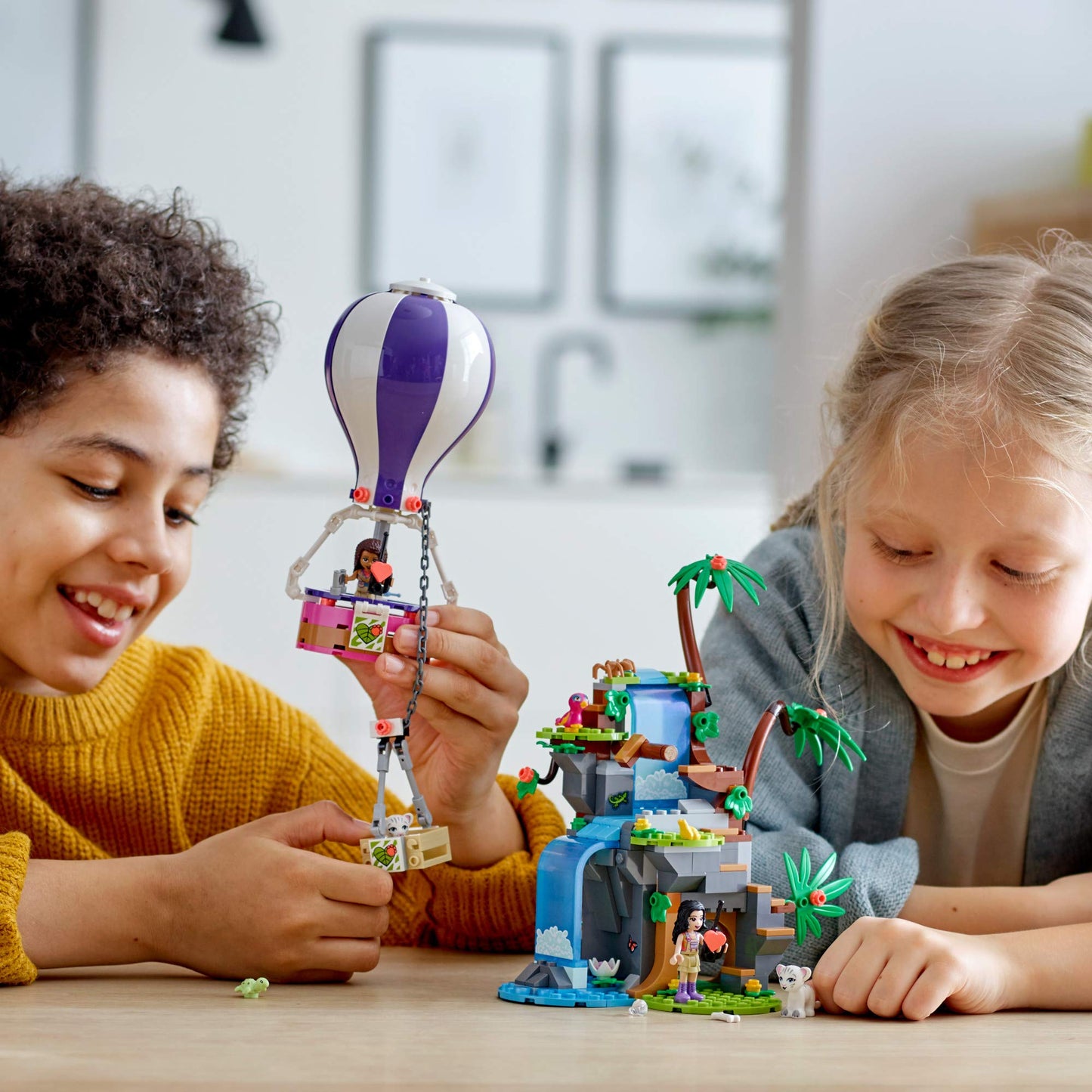 LEGO Friends Tiger Hot Air Balloon Jungle Rescue 41423 Friends Adventure Set Features a Toy Hot Air Balloon Friends Buildable Figures for Hours of Creative Fun (302 Pieces)