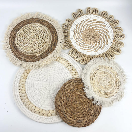 Set of 7 Boho Wall Baskets, Wall Hanging Rattan Decor, Flat Round Woven Water Hyacinth Corn Husk Farmhouse Handmade Macrame Hanging Woven Baskets for Living Room Bedroom Dining Room - Light Color