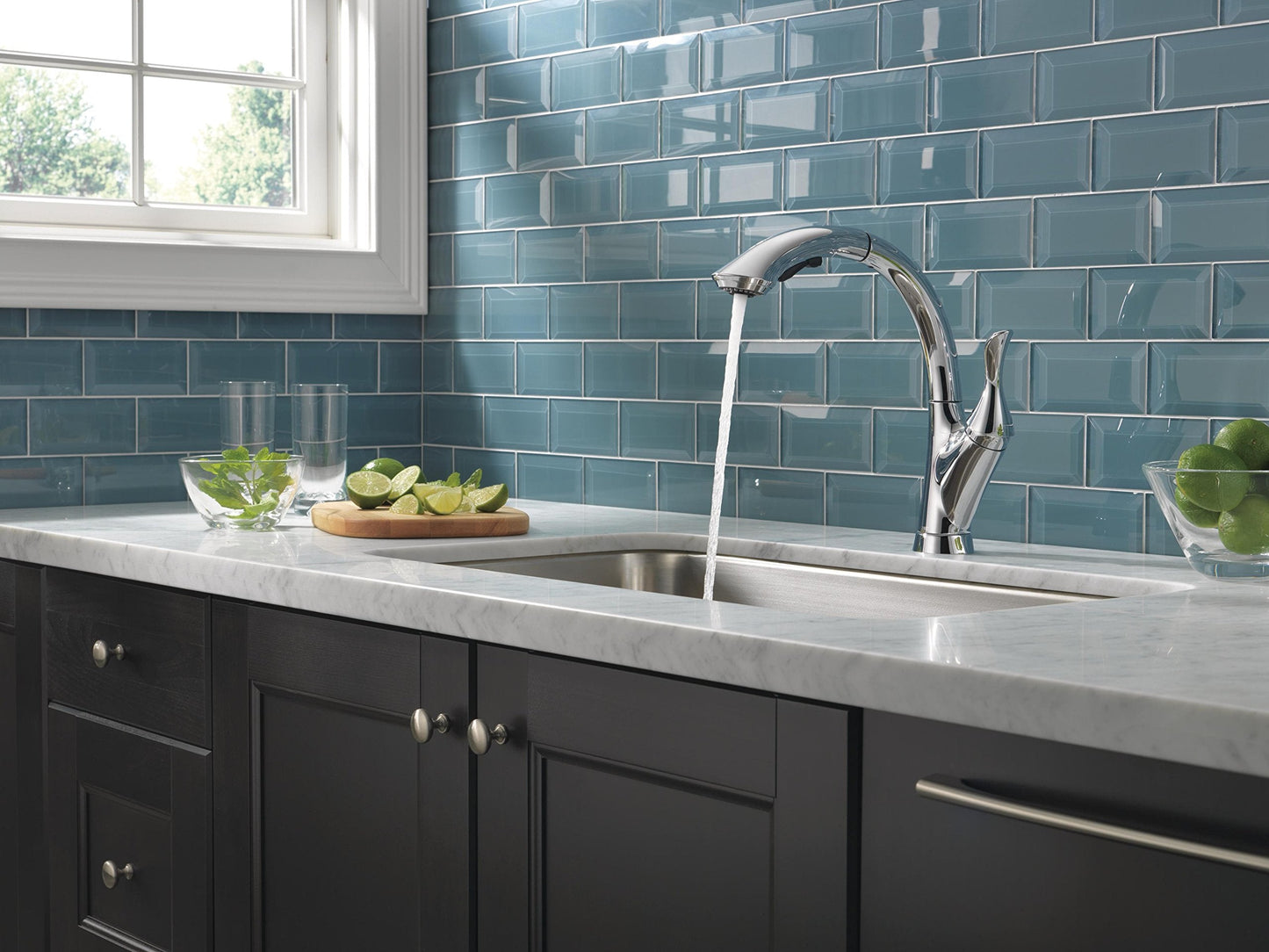 Delta Faucet Linden Single-Handle Kitchen Sink Faucet with Pull Out Sprayer, Chrome 4153-DST, 12.38 x 5.00 x 12.38 inches