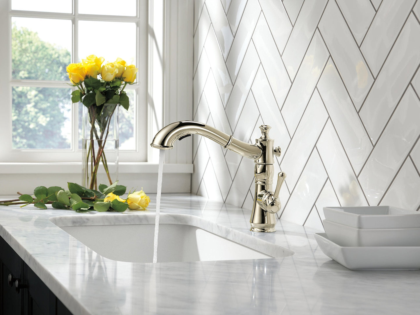 Delta Faucet Cassidy Pull Out Kitchen Faucet, Polished Nickel Kitchen Sink Faucet, Kitchen Faucet with Pull Out Sprayer, Magnetic Docking Spray Head, Polished Nickel 4197-PN-DST