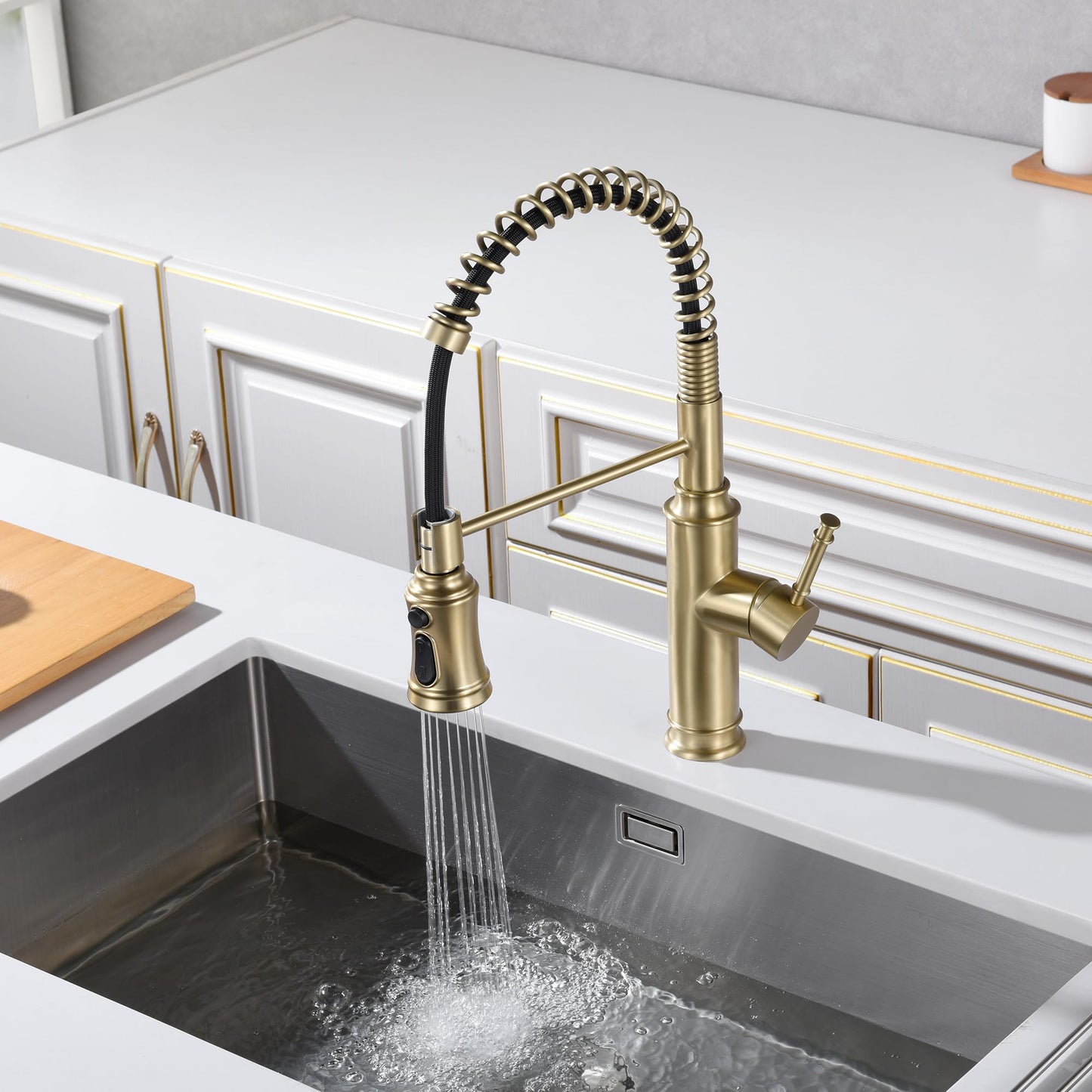 Sumerain Pull-Out Spring Sprayer Kitchen Sink Faucet with 360° Rotating Spout and Single Level Handle, Brushed Gold