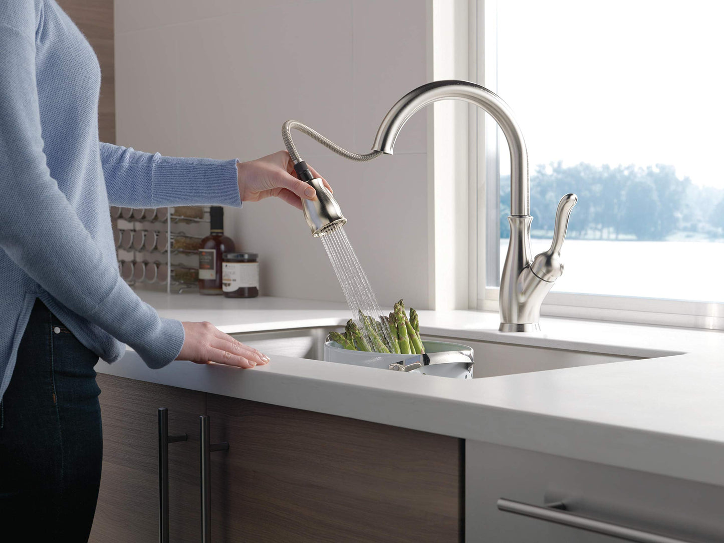 Delta Leland Brushed Nickel Kitchen Faucet with Pull Down Sprayer, Traditional Single Hole Kitchen Sink Faucet, Single Handle, SpotShield Stainless 9178-SP-DST