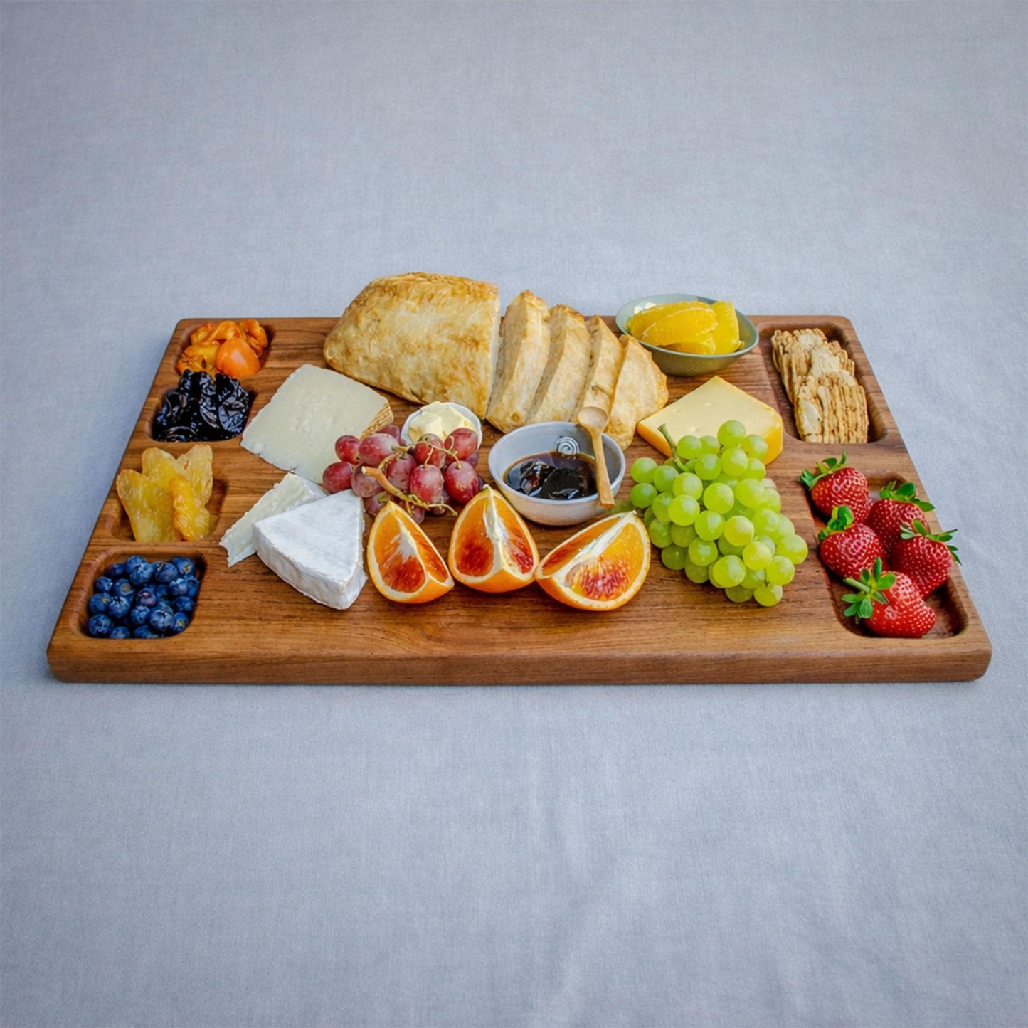With African Roots – Zambezi Redwood Cutting Board, Handcrafted, Double-Sided with Juice Groove & Side Pockets, Extra Large (24 x 16 x 1.5 in), Made in South Africa