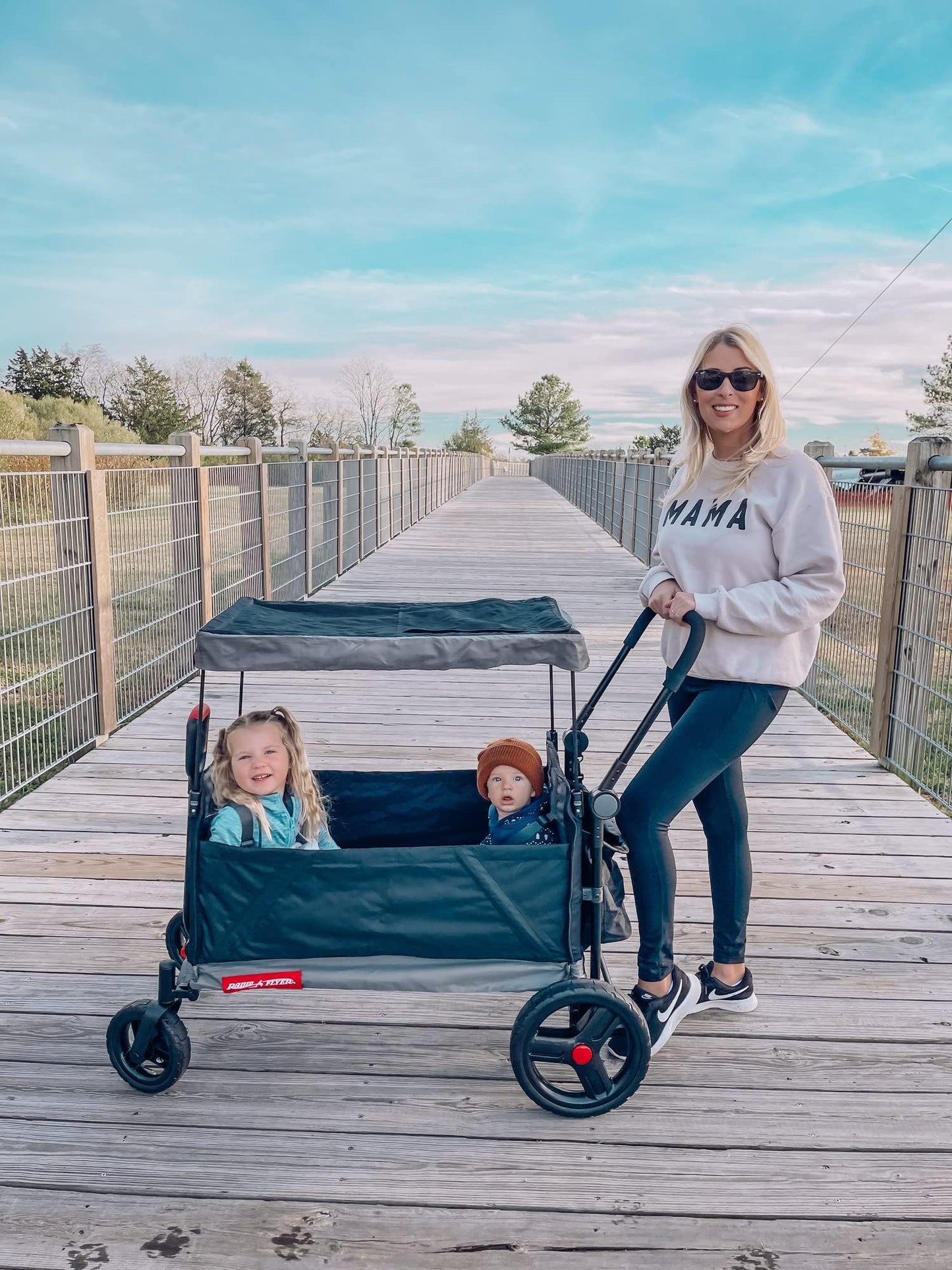 Radio Flyer Wagon for Kids, Baby Stroller, Outside Toys for Toddlers 1-3, Rolling Cart, Beach Cart with Wheels, Trav'ler Stroller Wagon with Protective Cover, for Ages 1+ Years