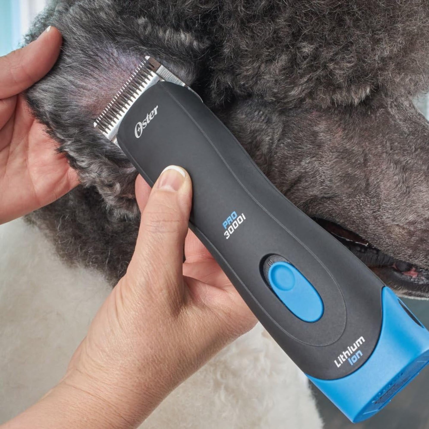 Oster Professional Cordless 3000i Dog & Animal Clippers - Pet, Livestock & Dog Grooming Clippers - Ergonomic, Heavy Duty Design - Includes Size 10 CryogenX Blade, Battery & Charging Stand