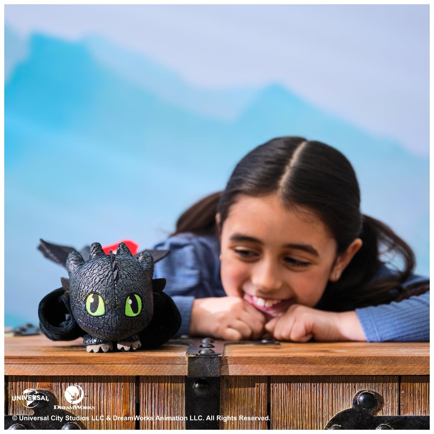 DreamWorks Dragons How to Train Your Dragon, Hug and Glide Toothless Plush Toy, 12” Dragon Stuffed Animal, Kids Toys for Boys Ages 4 and Up