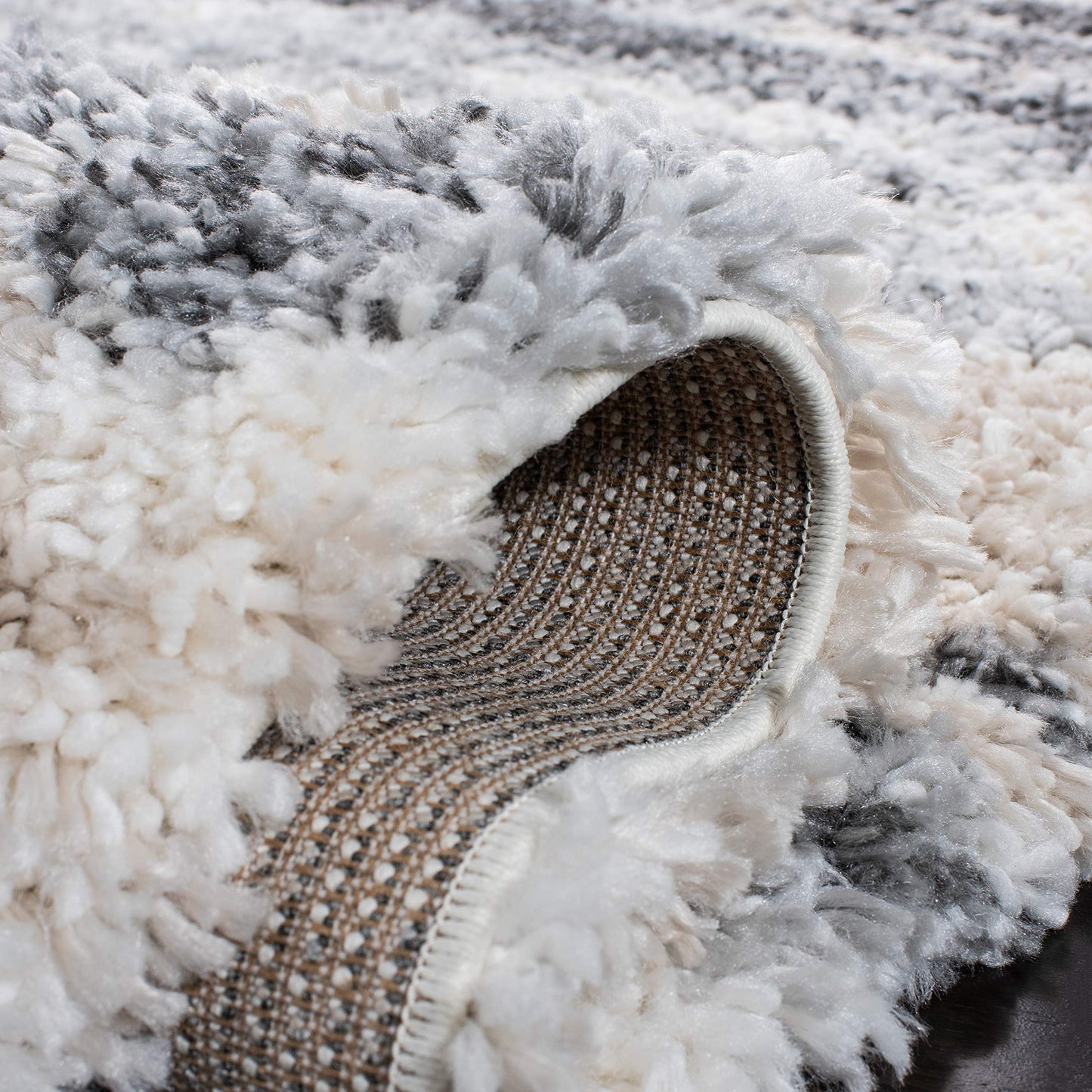 SAFAVIEH Fontana Shag Collection Area Rug - 6'7" x 9', Grey & Ivory, Non-Shedding & Easy to Clean, Plush Thick Pile, Ideal for Living Room, Bedroom, Dining Space (FNT853G)