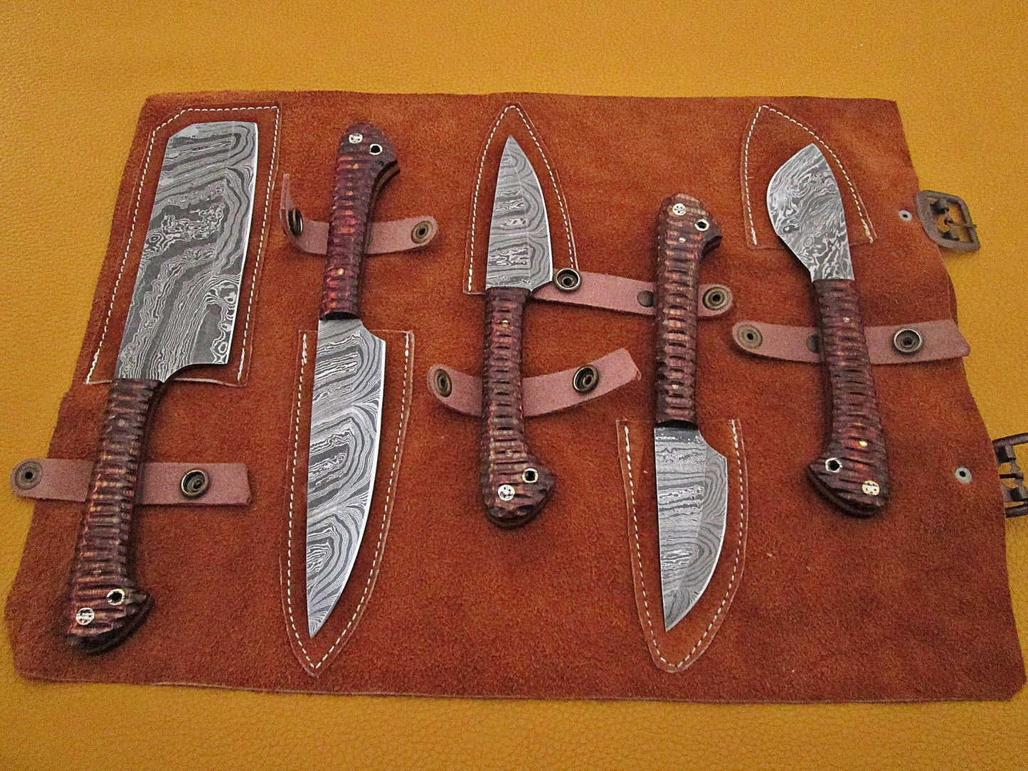 5 pieces Custom made hand forged Damascus steel blade kitchen knife set, Brown jigged scale, Overall 45 inches Length of Damascus sharp knives (10.6+9.6+9.0+8.0+7.6) Inches, Leather suede sheath