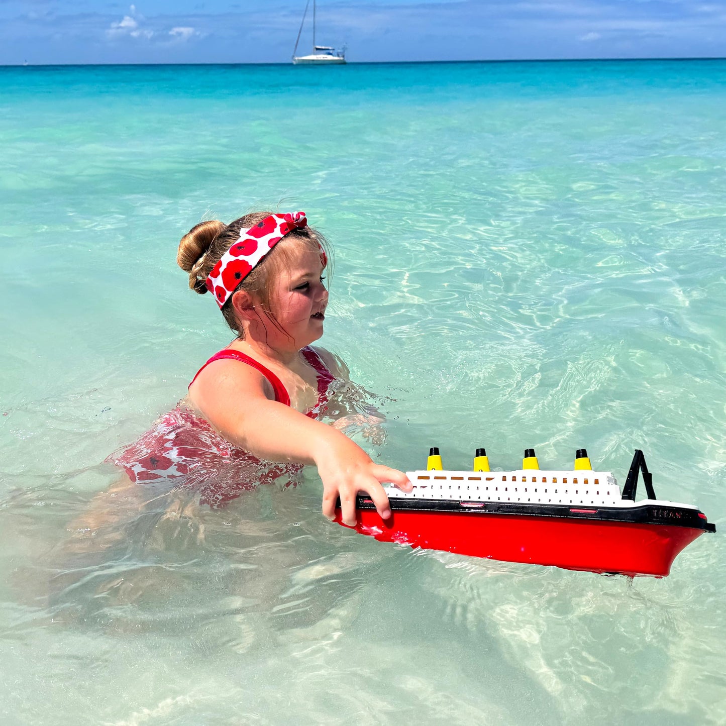 Toyland® 41cm (16") Titanic Replica Toy Boat - Kids Floating Water Toy - Pool & Bathtime Toys - 3 Years+