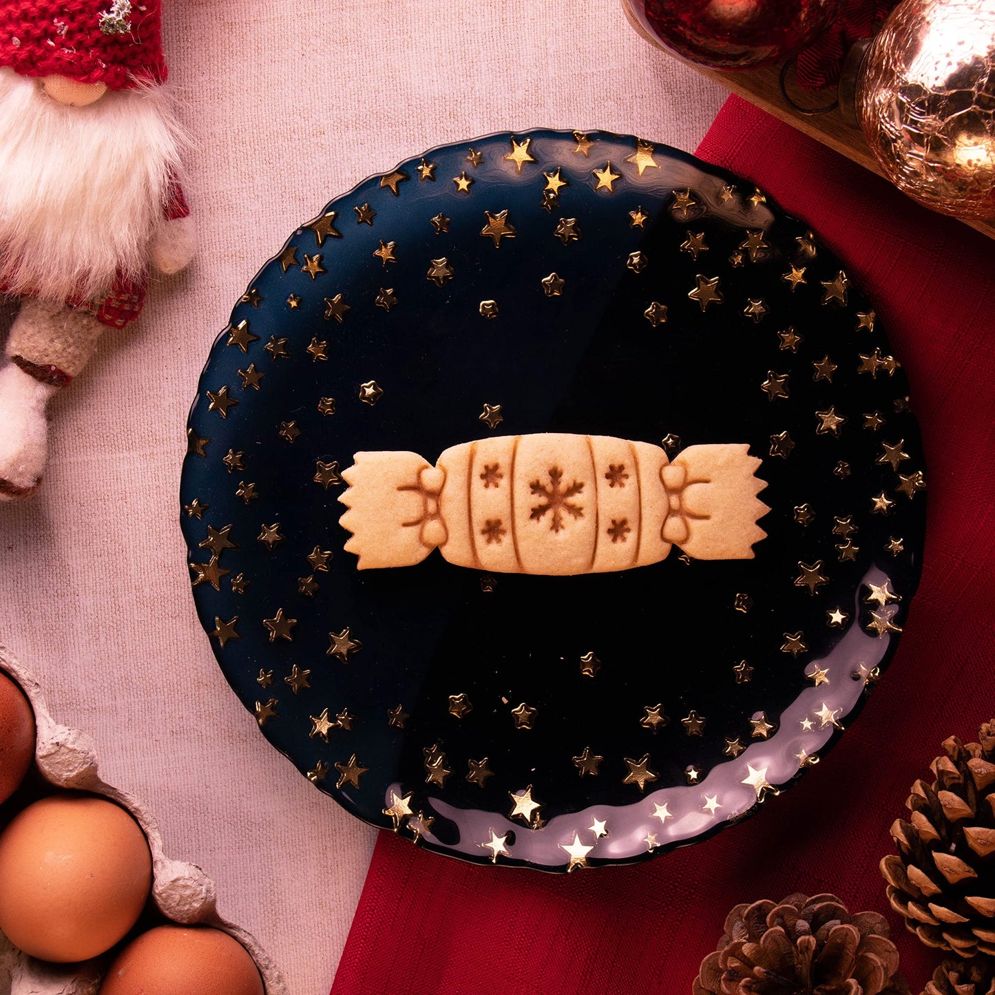 Set of 2 Christmas Cracker and Jumper Cookie Cutters, 2 pieces - Bakerlogy