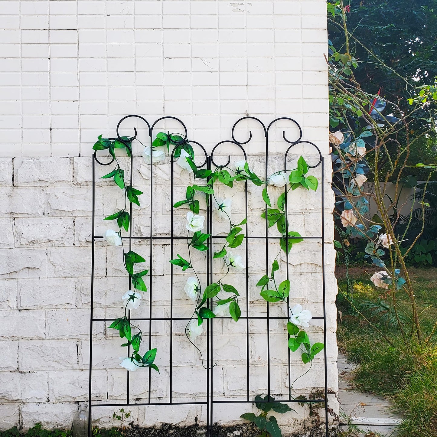 SCENDOR 2 Pack Black Garden Trellis for Climbing Plants 45” x 15.9” Iron Plant Support Climbing Vines and Flowers Stands Vegetables Patio Metal Lattices Grid Panels for Ivy Cucumbers