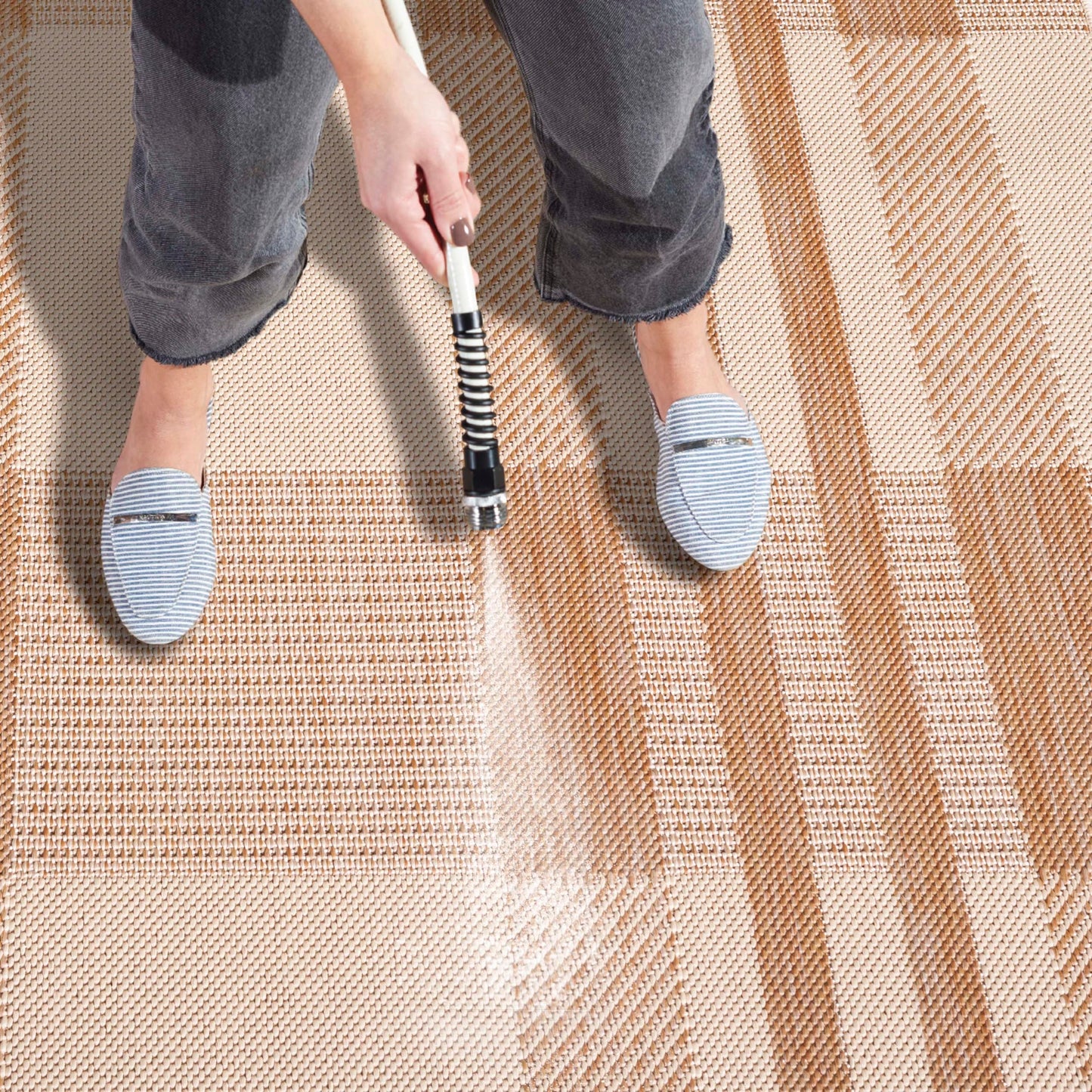 SAFAVIEH Washable Rug Outdoor Courtyard Collection - 2'3" x 5', Natural & Beige, Plaid Pattern, Non-Shedding & Easy Cleaning, Ideal for Patio, Front Door, Entryway, Mudroom, Doormat (CY6201-393)