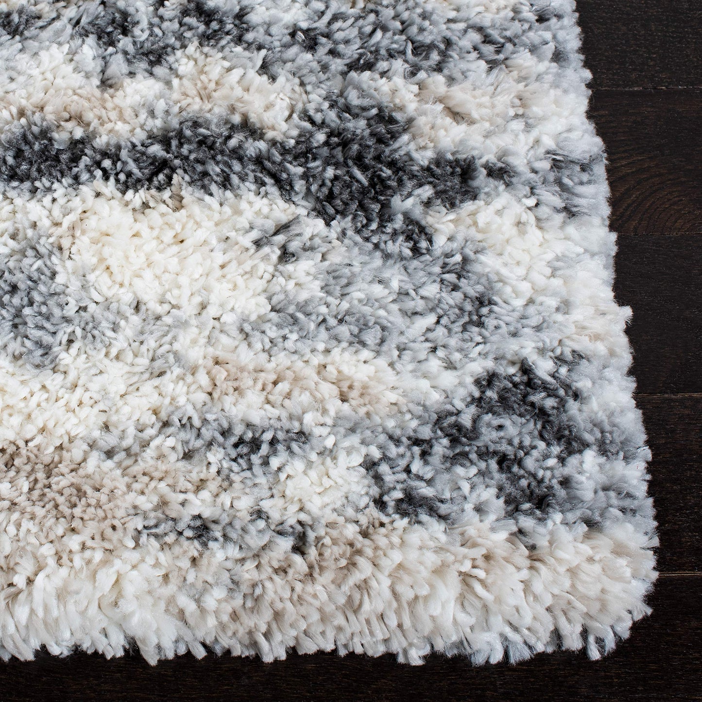 SAFAVIEH Fontana Shag Collection Area Rug - 6'7" x 9', Grey & Ivory, Non-Shedding & Easy to Clean, Plush Thick Pile, Ideal for Living Room, Bedroom, Dining Space (FNT853G)